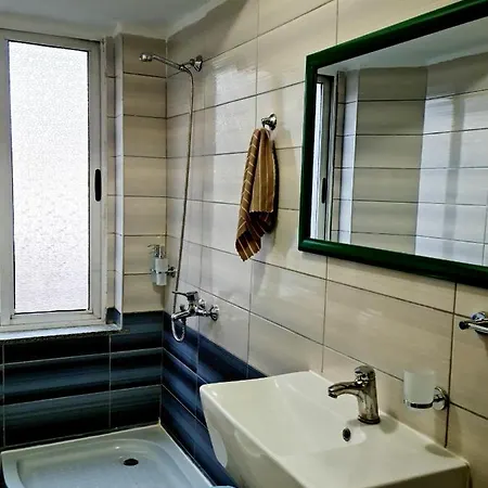 2V1 - 21 Dhjetori Am Apartment Tirana Exterior photo